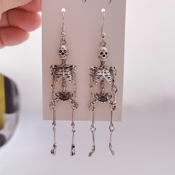 Simuladores de aretes con iman skulls – Doll Ink