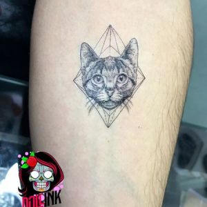 Tatuaje temporal geometric cat