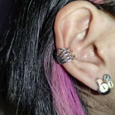 Ear cuff skeleton hand